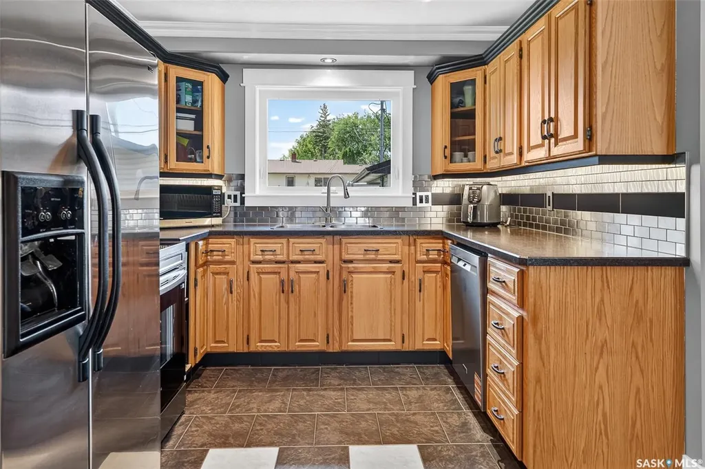 937 Grace Street Moose Jaw SK S6H 3B9