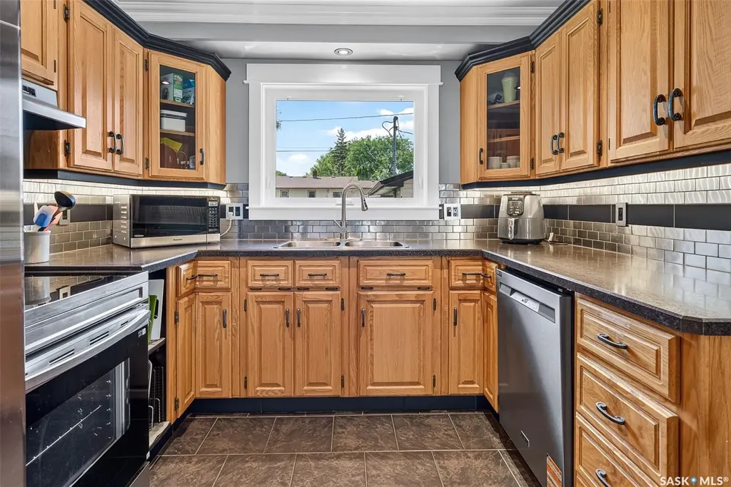 937 Grace Street Moose Jaw SK S6H 3B9