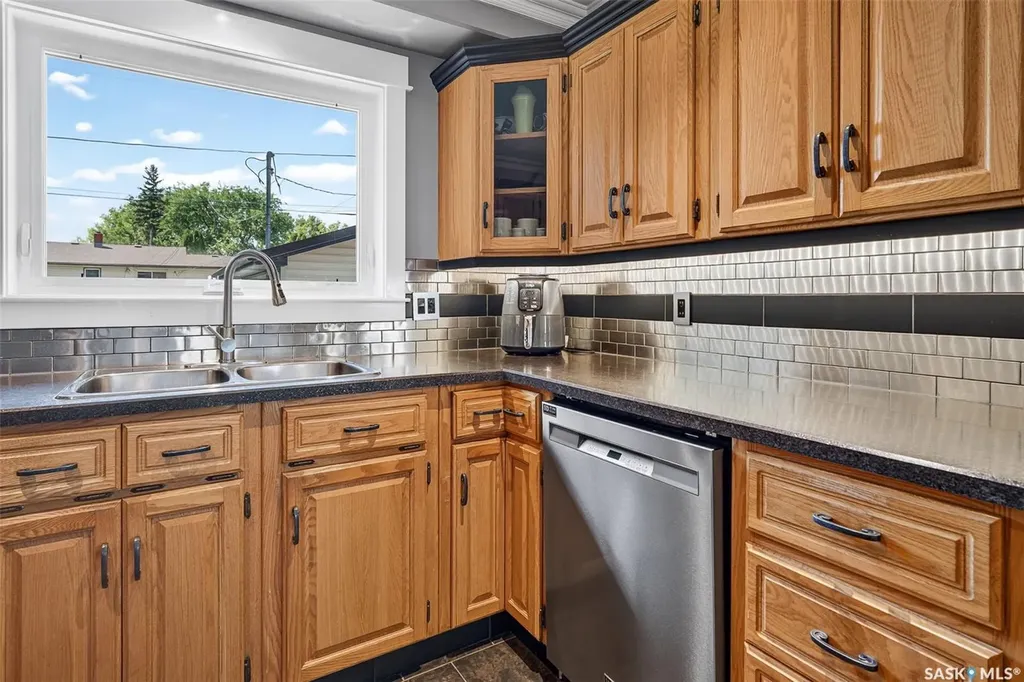 937 Grace Street Moose Jaw SK S6H 3B9