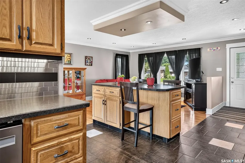 937 Grace Street Moose Jaw SK S6H 3B9