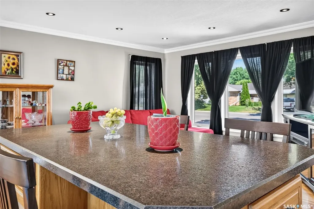 937 Grace Street Moose Jaw SK S6H 3B9