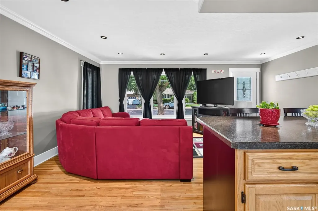 937 Grace Street Moose Jaw SK S6H 3B9