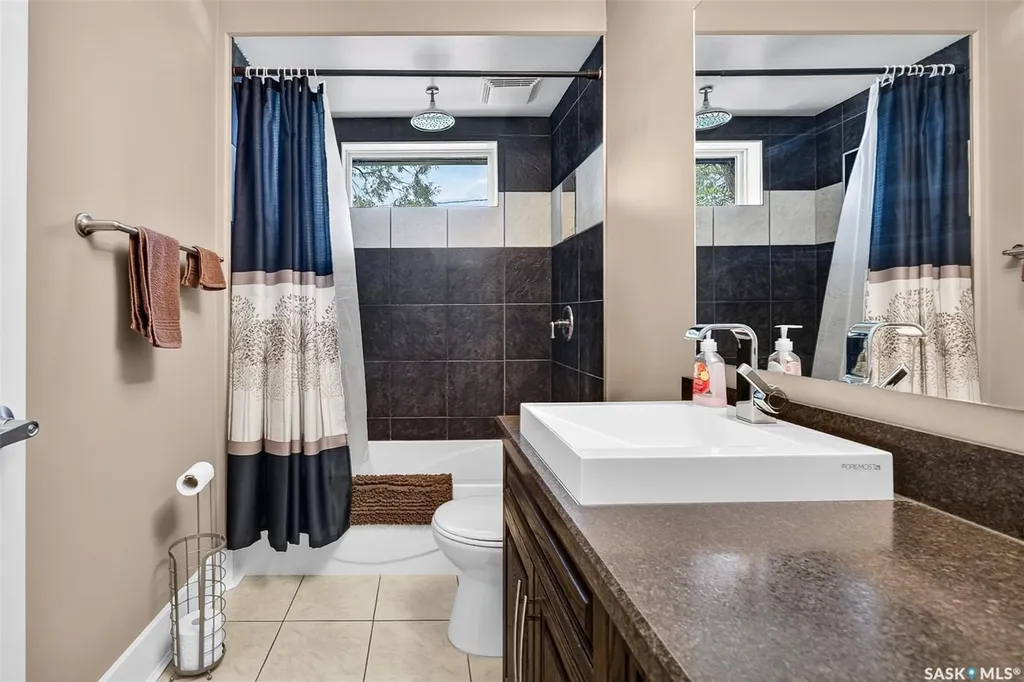 937 Grace Street Moose Jaw SK S6H 3B9