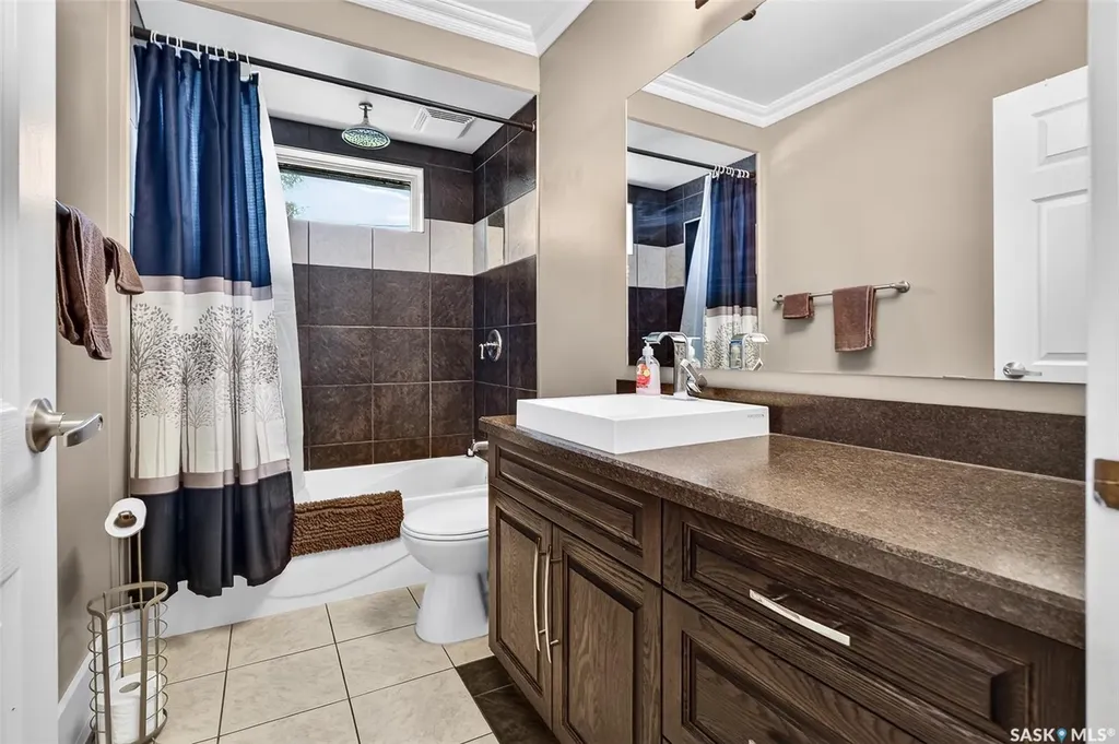 937 Grace Street Moose Jaw SK S6H 3B9