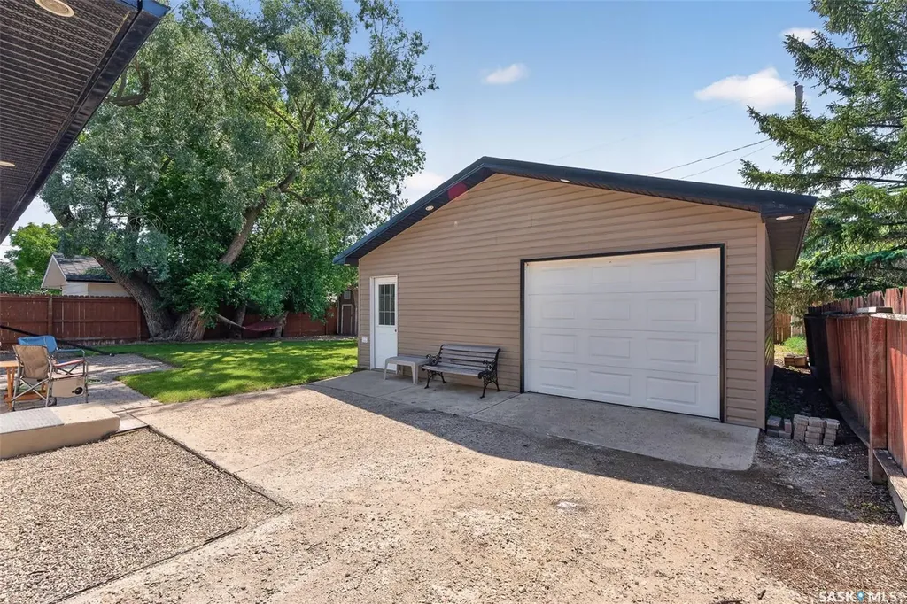 937 Grace Street Moose Jaw SK S6H 3B9