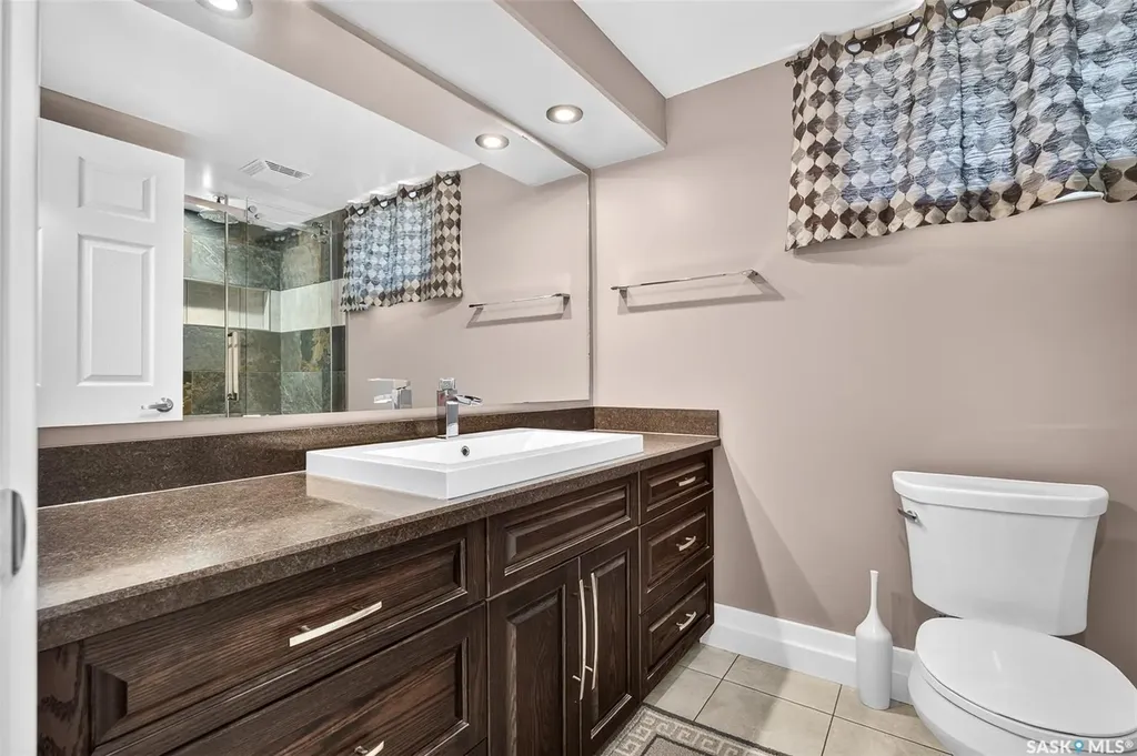 937 Grace Street Moose Jaw SK S6H 3B9