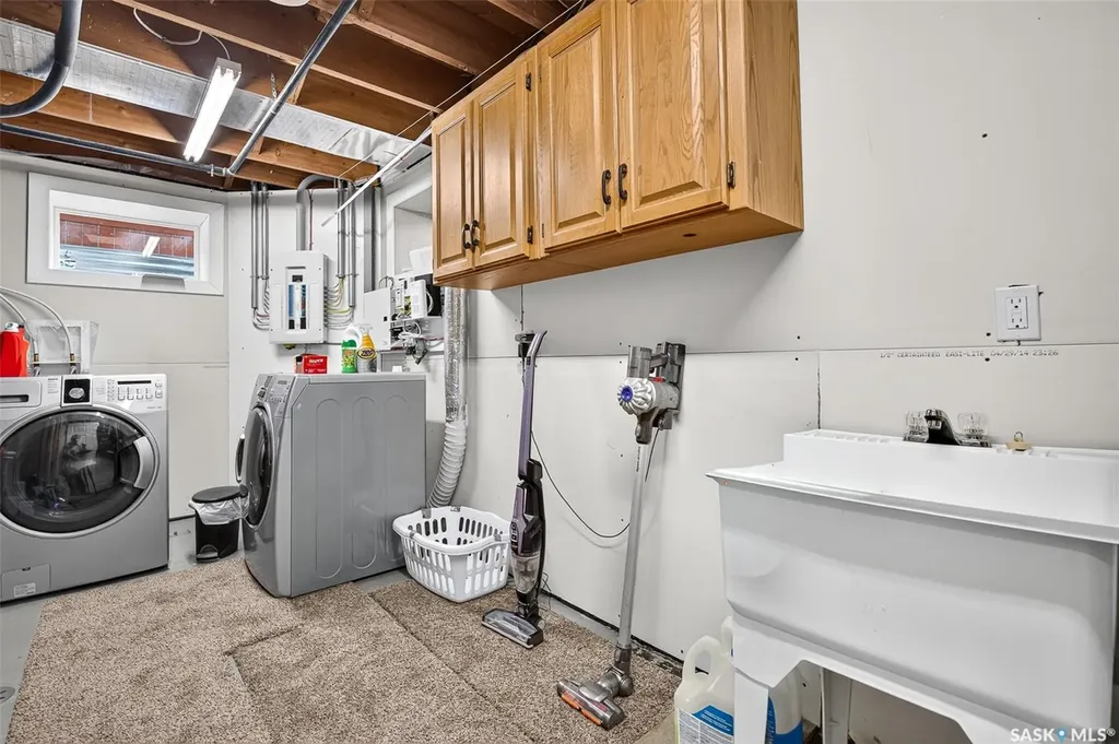 937 Grace Street Moose Jaw SK S6H 3B9