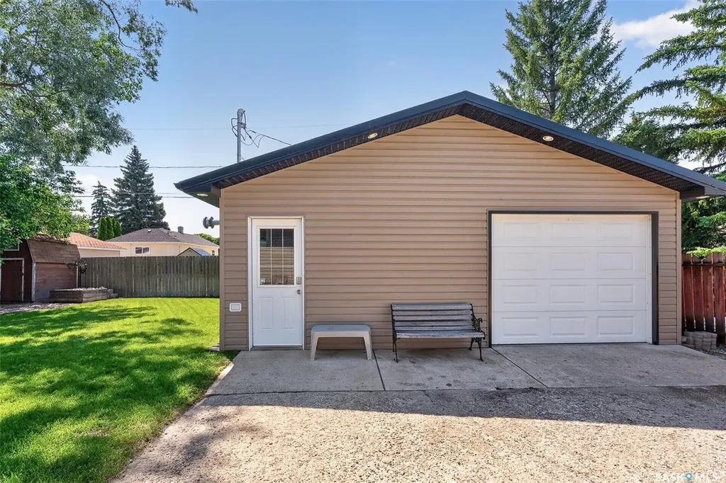 937 Grace Street Moose Jaw SK S6H 3B9