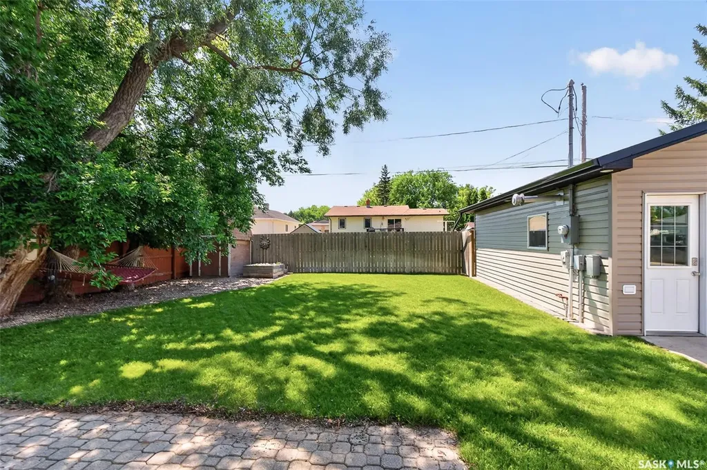 937 Grace Street Moose Jaw SK S6H 3B9