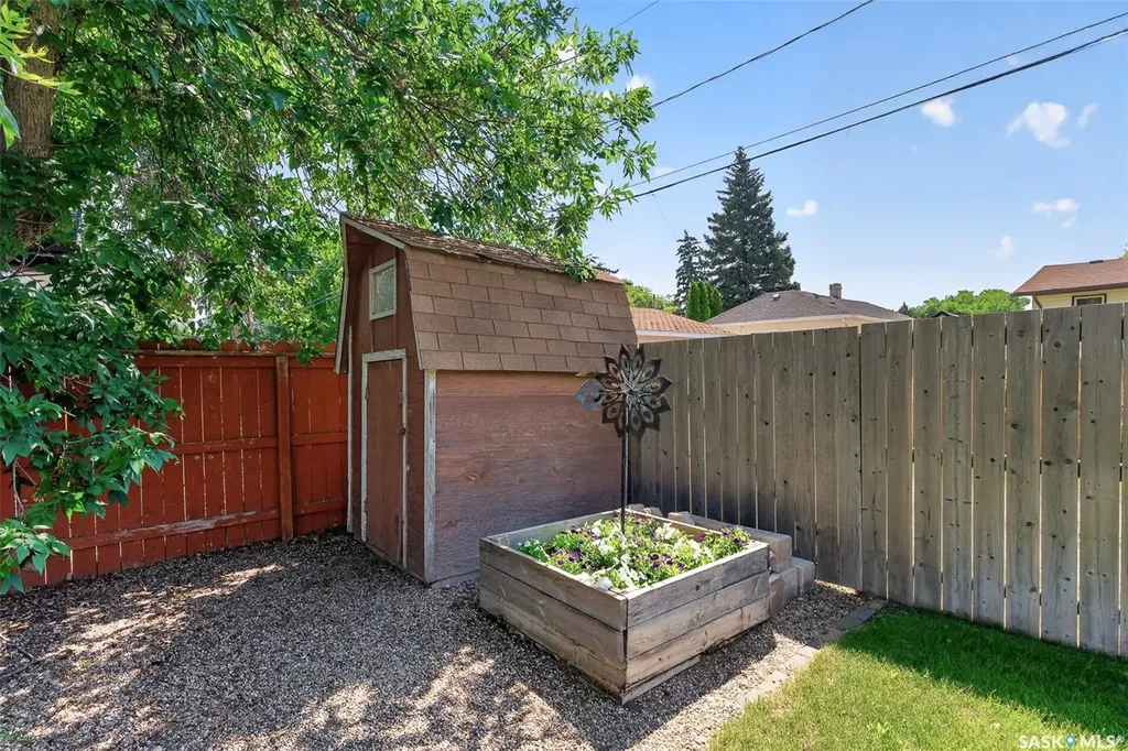 937 Grace Street Moose Jaw SK S6H 3B9