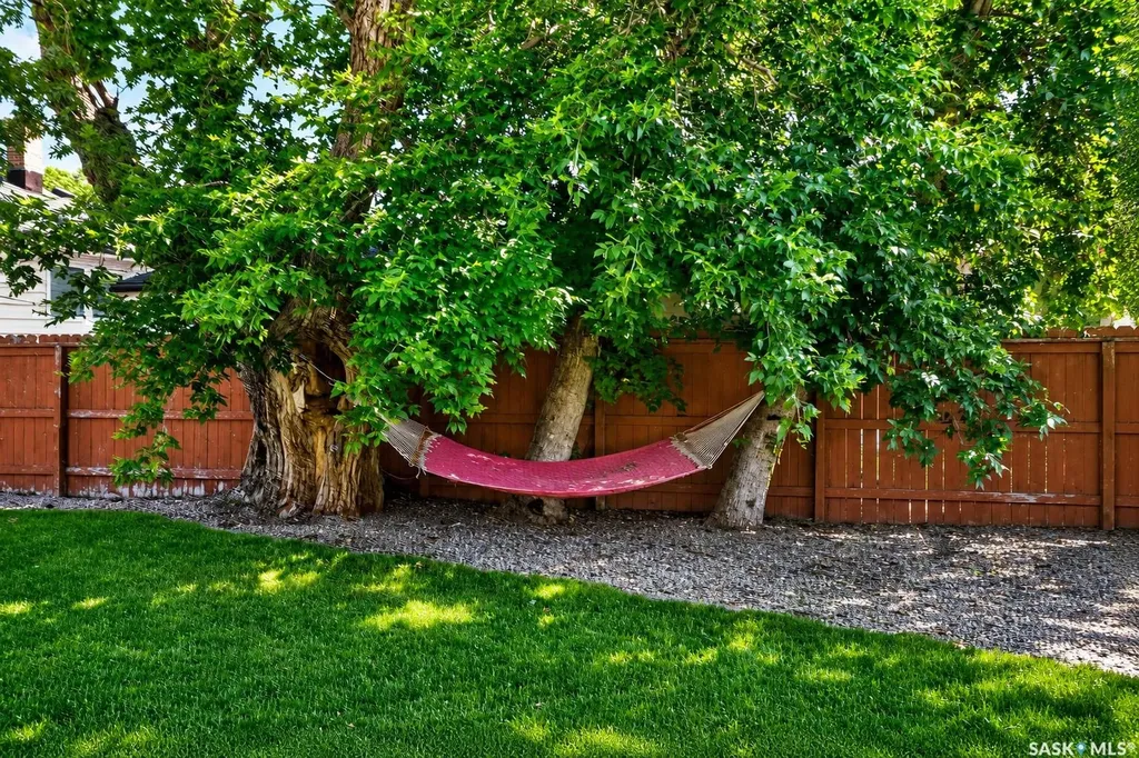 937 Grace Street Moose Jaw SK S6H 3B9