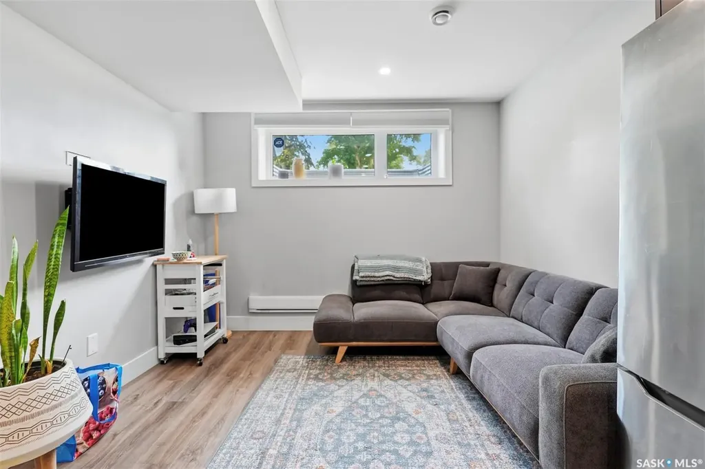 1513 Prince Of Wales Avenue Saskatoon SK S7K 3E1