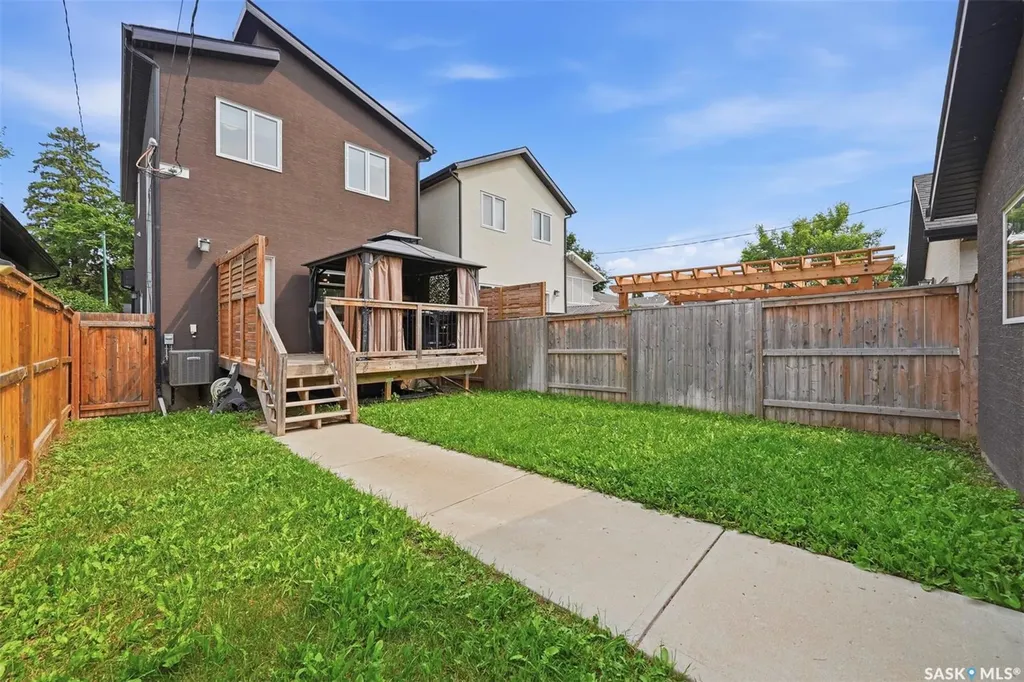 1513 Prince Of Wales Avenue Saskatoon SK S7K 3E1