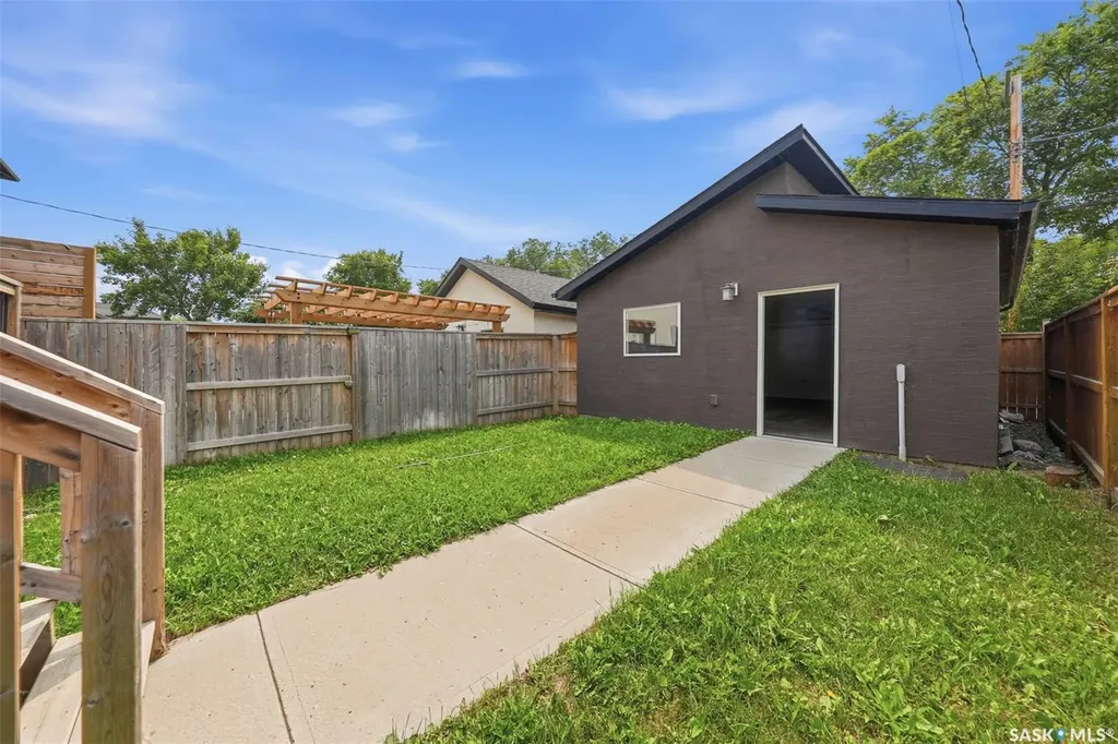 1513 Prince Of Wales Avenue Saskatoon SK S7K 3E1