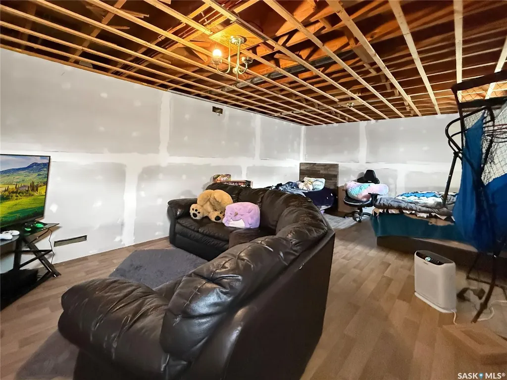 1700 15th Avenue W Prince Albert SK S6V 5P3