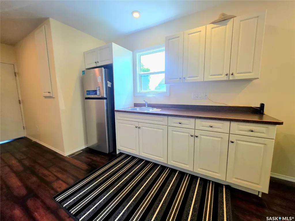802 O Avenue S Saskatoon SK S7M 2S7