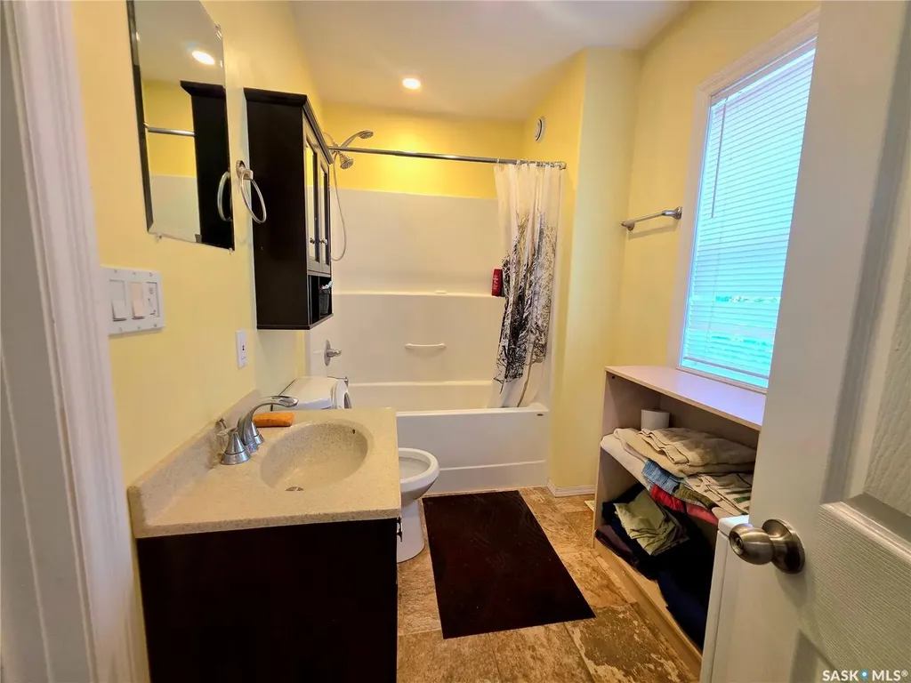 802 O Avenue S Saskatoon SK S7M 2S7
