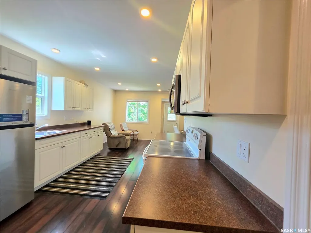 802 O Avenue S Saskatoon SK S7M 2S7