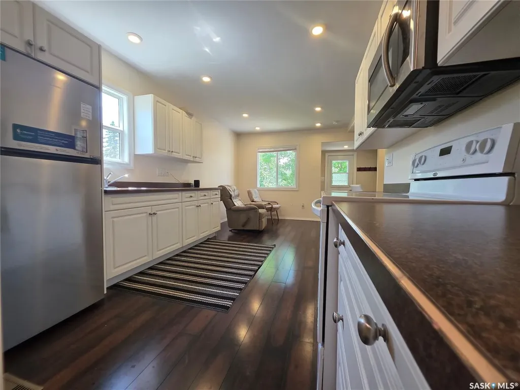 802 O Avenue S Saskatoon SK S7M 2S7