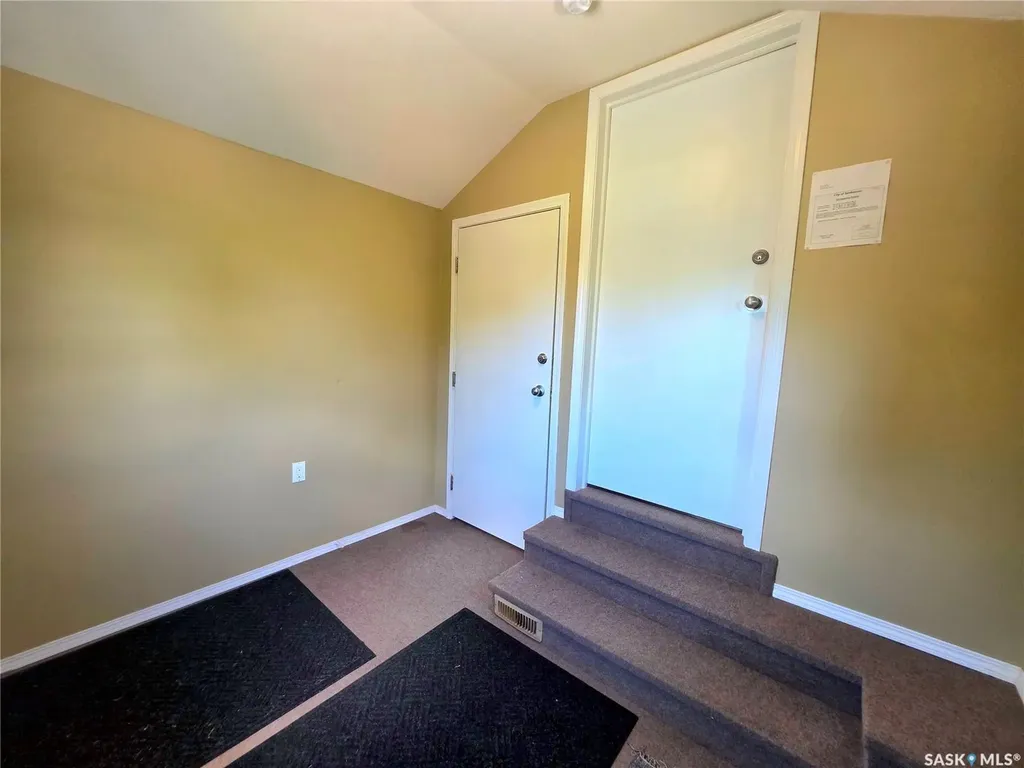 802 O Avenue S Saskatoon SK S7M 2S7