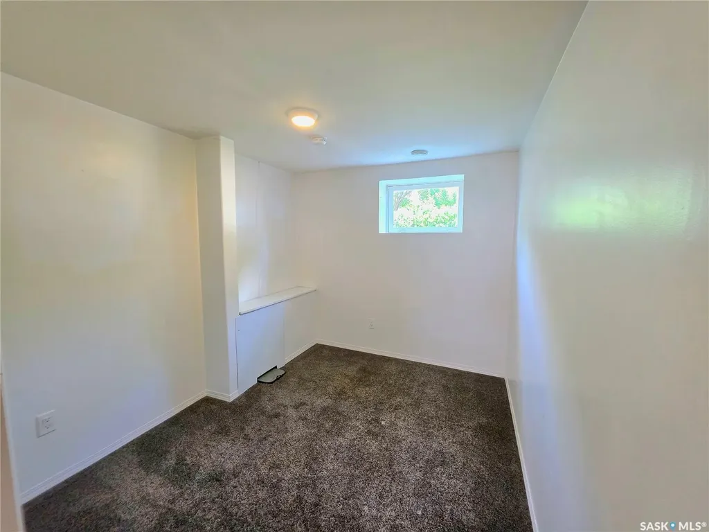 802 O Avenue S Saskatoon SK S7M 2S7
