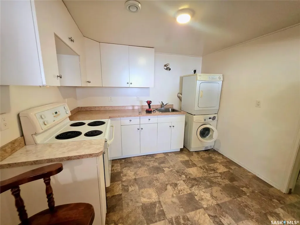 802 O Avenue S Saskatoon SK S7M 2S7
