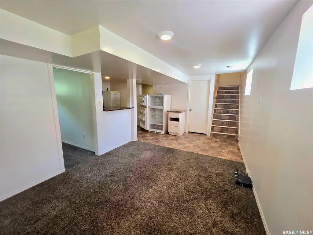 802 O Avenue S Saskatoon SK S7M 2S7