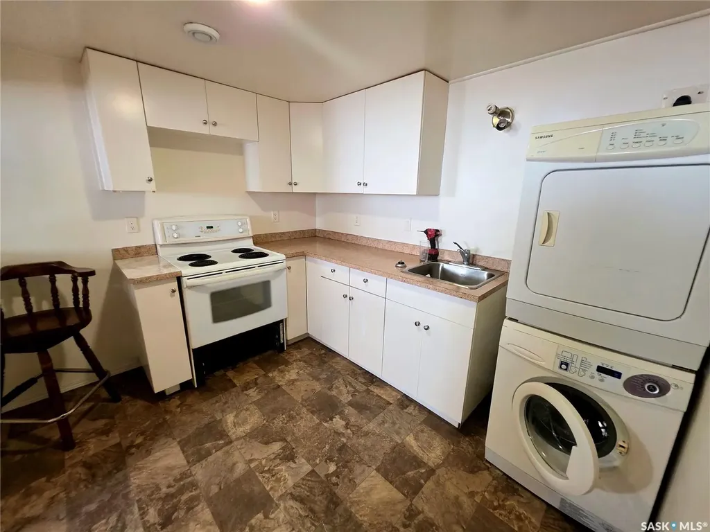 802 O Avenue S Saskatoon SK S7M 2S7
