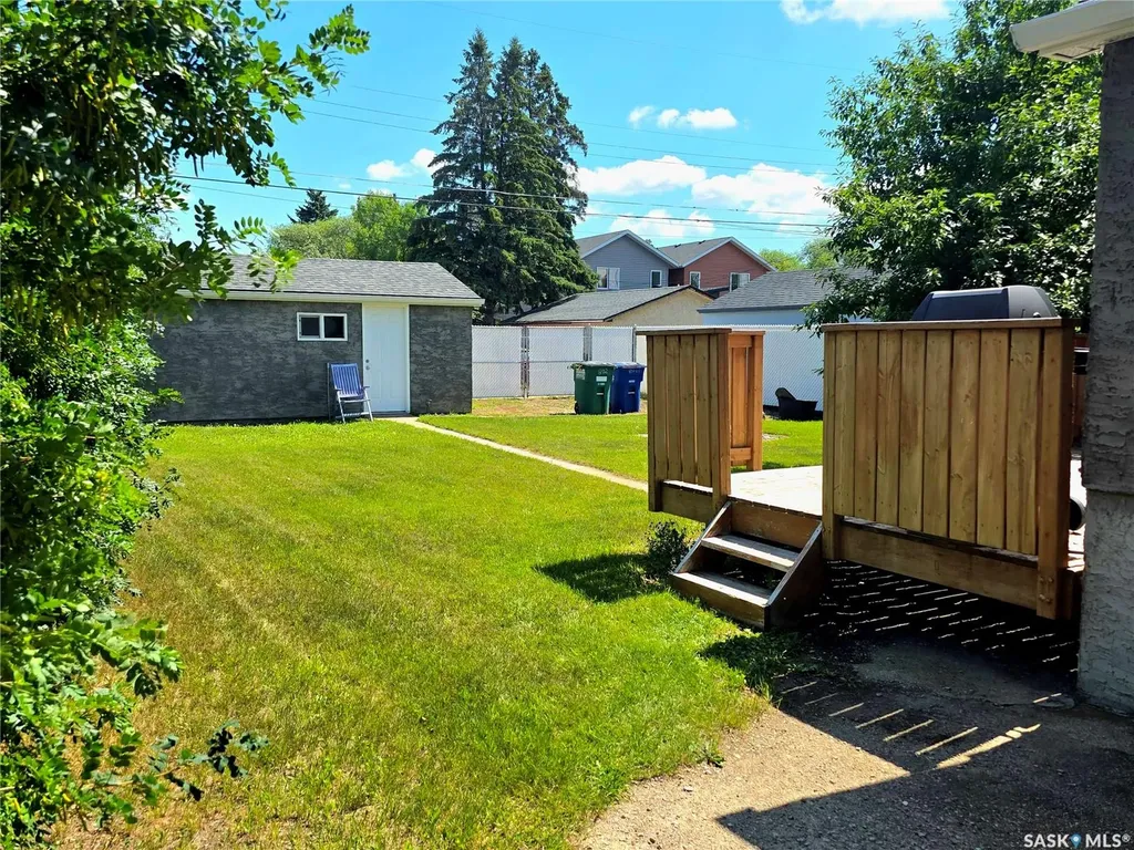 802 O Avenue S Saskatoon SK S7M 2S7