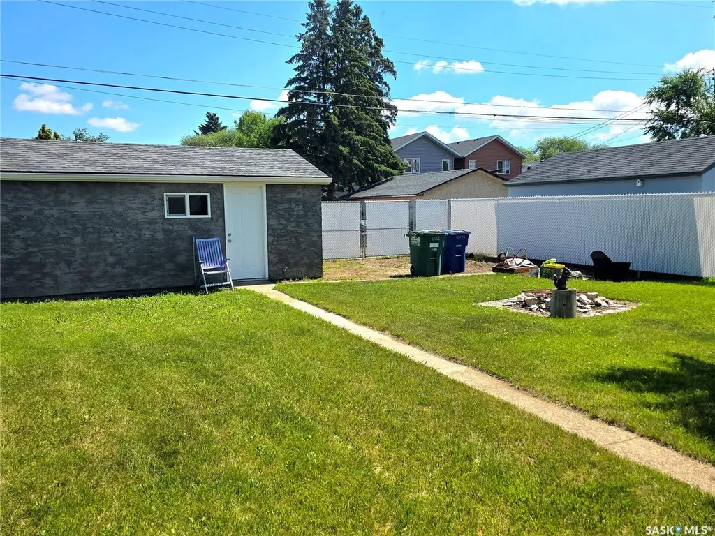 802 O Avenue S Saskatoon SK S7M 2S7