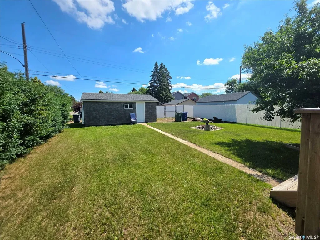 802 O Avenue S Saskatoon SK S7M 2S7