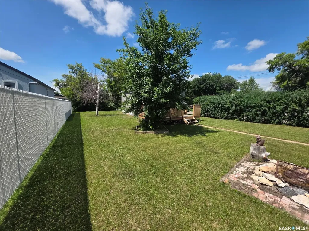 802 O Avenue S Saskatoon SK S7M 2S7