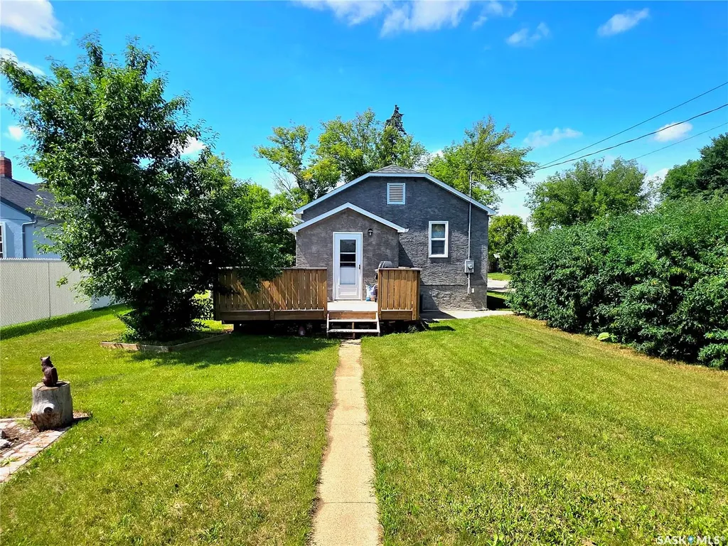 802 O Avenue S Saskatoon SK S7M 2S7