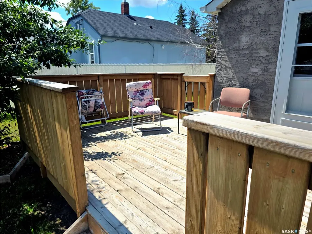 802 O Avenue S Saskatoon SK S7M 2S7