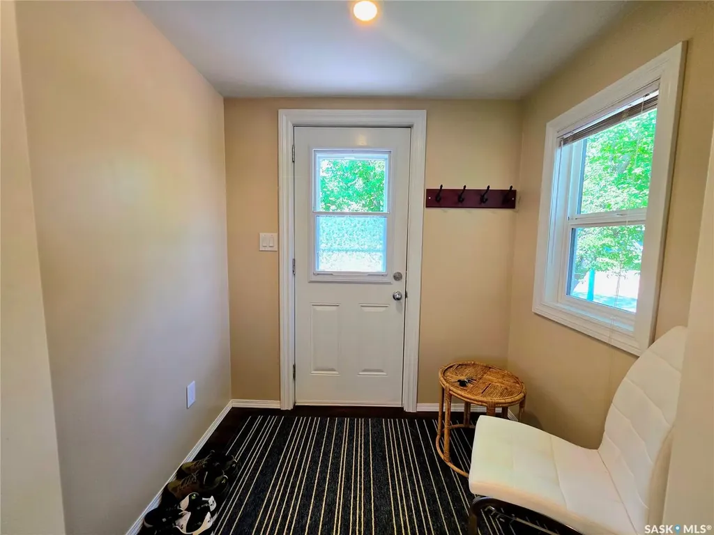802 O Avenue S Saskatoon SK S7M 2S7