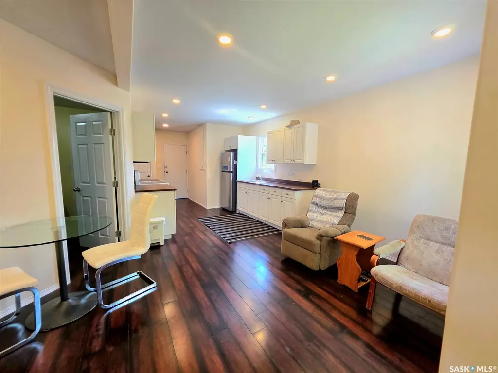 802 O Avenue S Saskatoon SK S7M 2S7