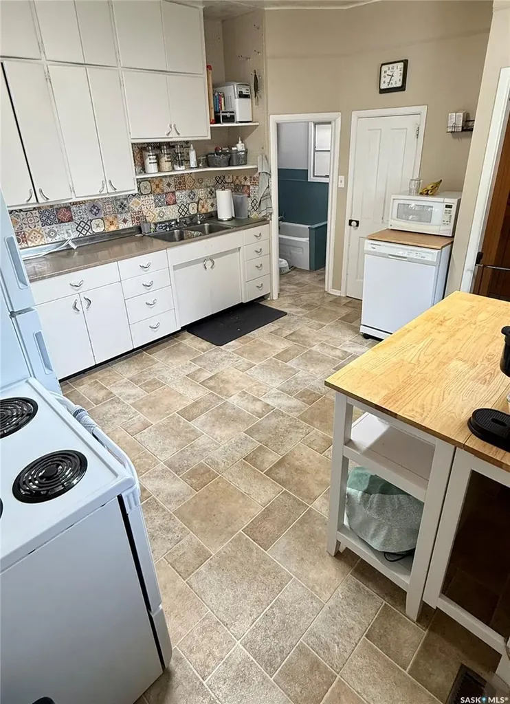 1409 3rd Street Estevan SK S4A 0S3