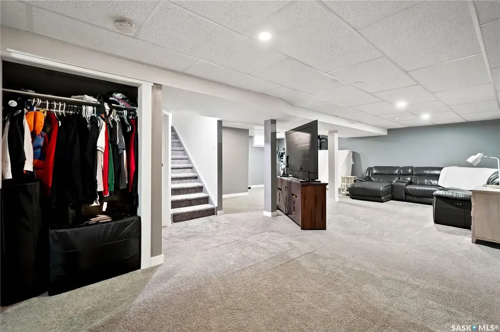 214 Pierce Street Strasbourg SK S0G 4V0