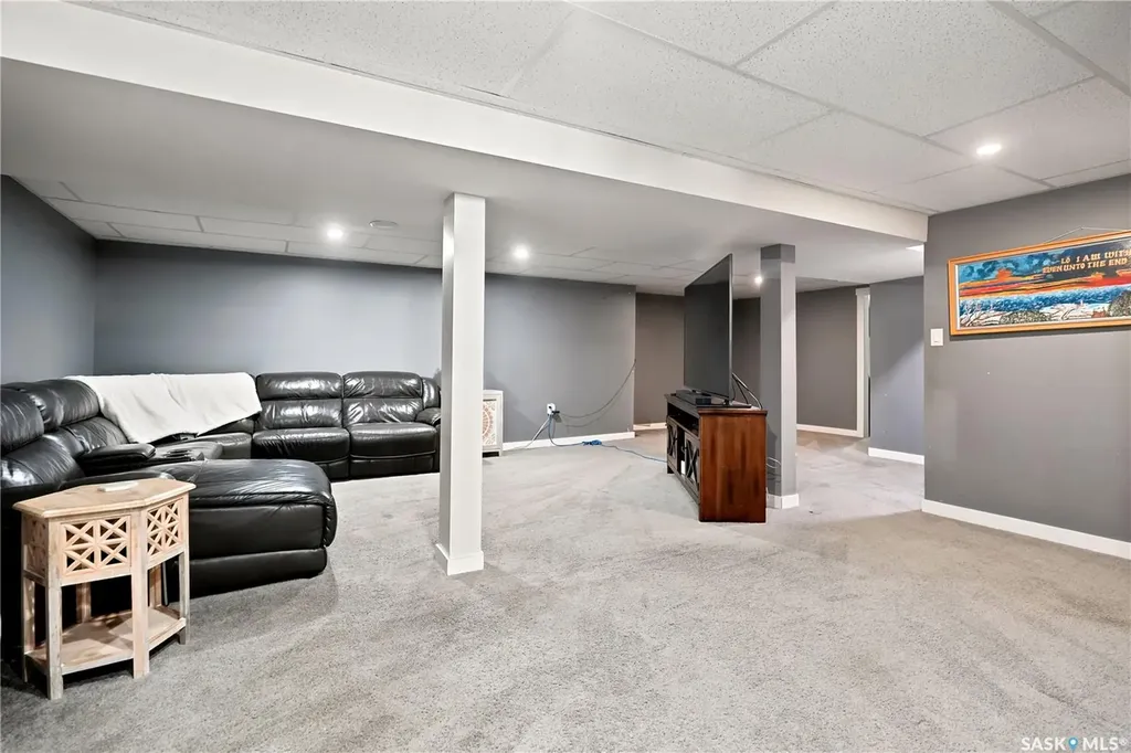 214 Pierce Street Strasbourg SK S0G 4V0