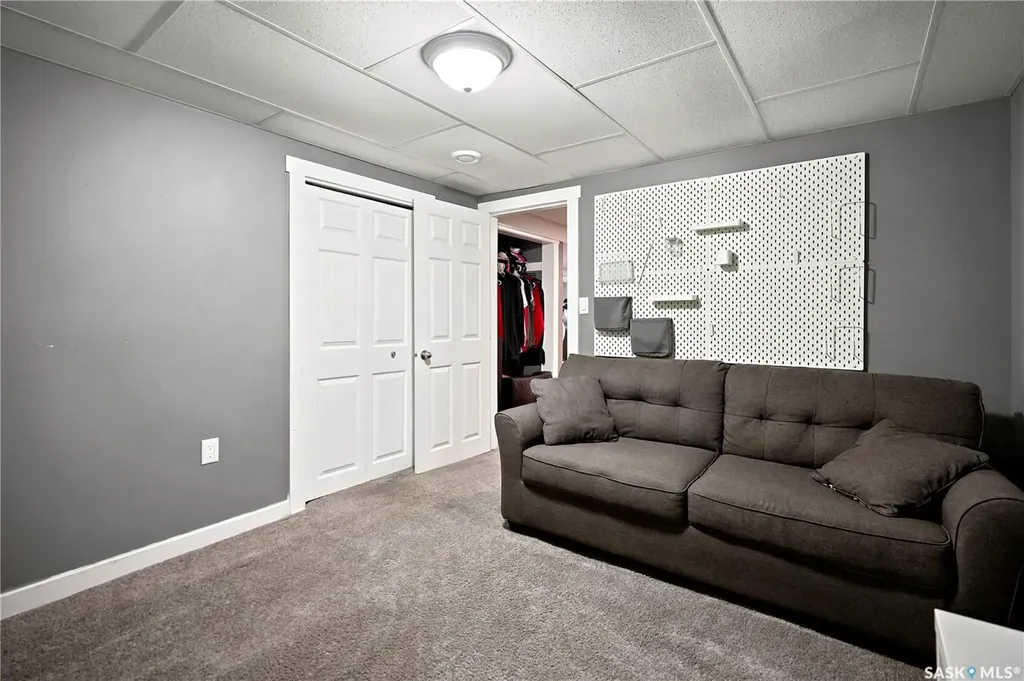 214 Pierce Street Strasbourg SK S0G 4V0