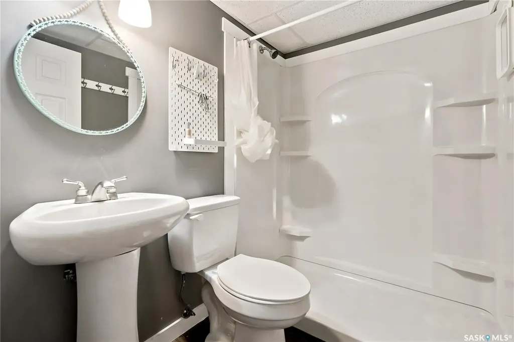 214 Pierce Street Strasbourg SK S0G 4V0