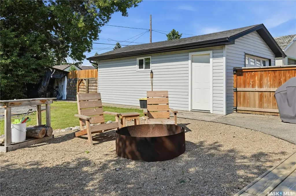 214 Pierce Street Strasbourg SK S0G 4V0