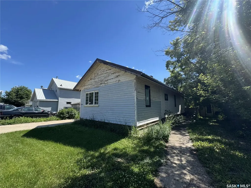 106 5th Avenue E Biggar SK S0K 0M0