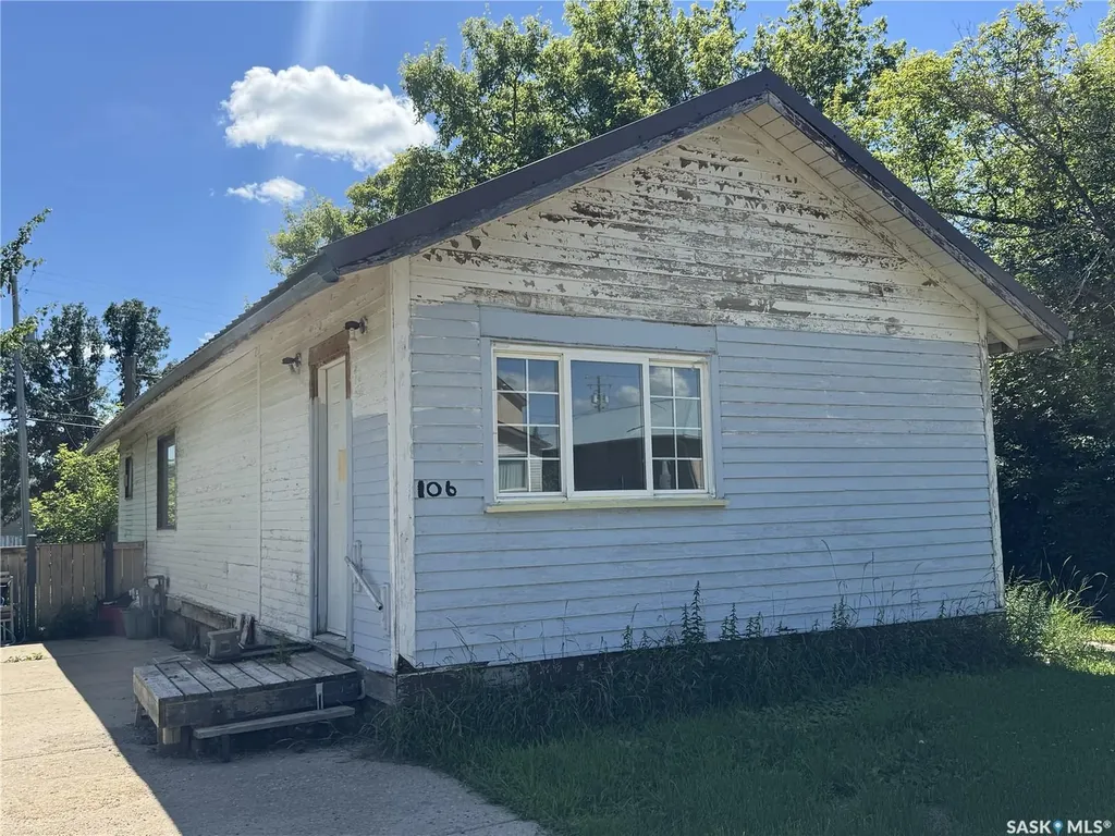 106 5th Avenue E Biggar SK S0K 0M0