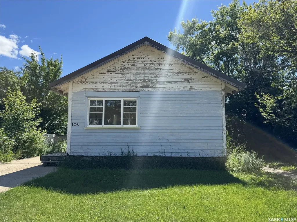 106 5th Avenue E Biggar SK S0K 0M0