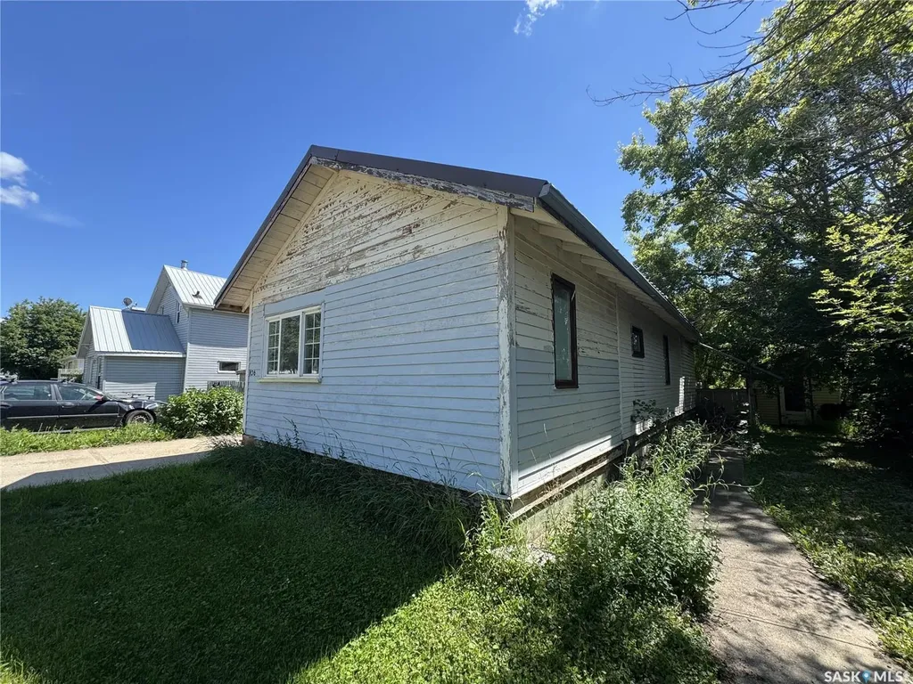 106 5th Avenue E Biggar SK S0K 0M0