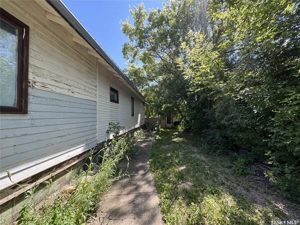 106 5th Avenue E Biggar SK S0K 0M0