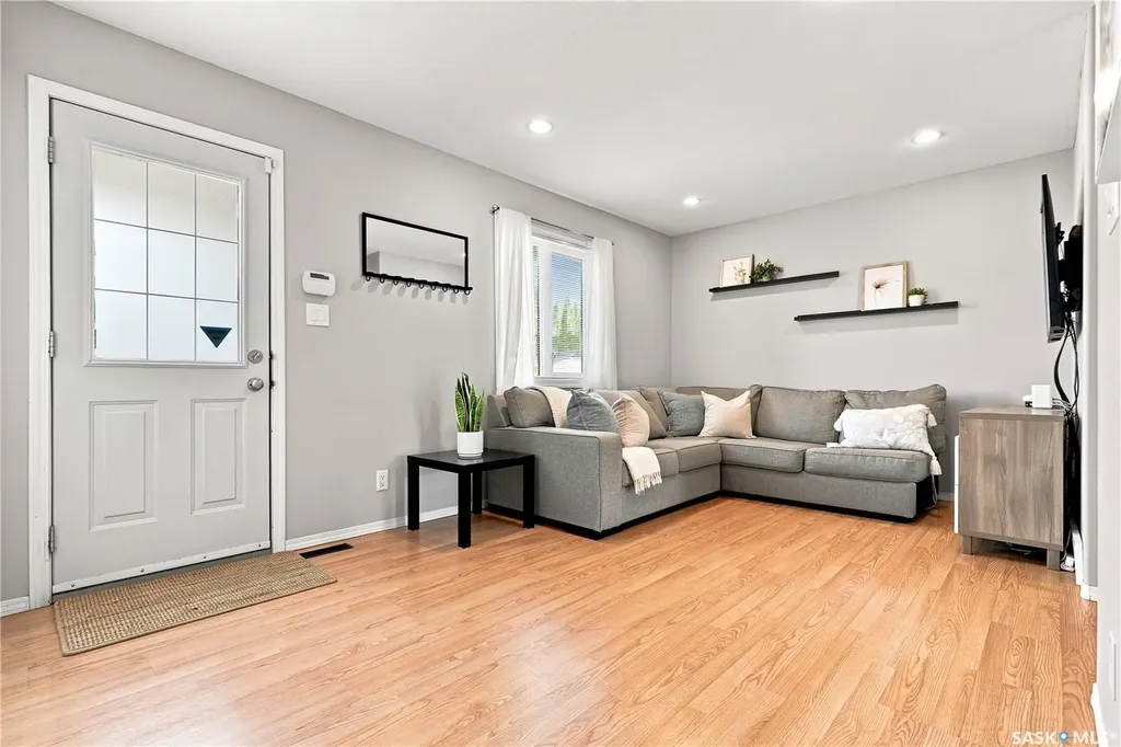 426 Rutherford Crescent Saskatoon SK S7N 4X7