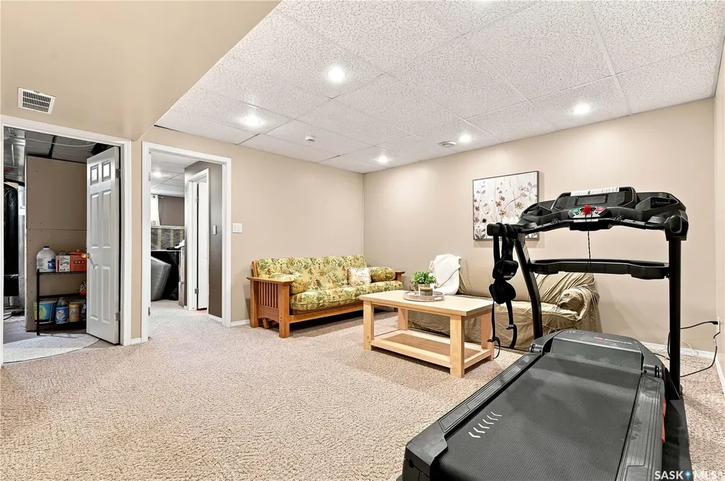 426 Rutherford Crescent Saskatoon SK S7N 4X7