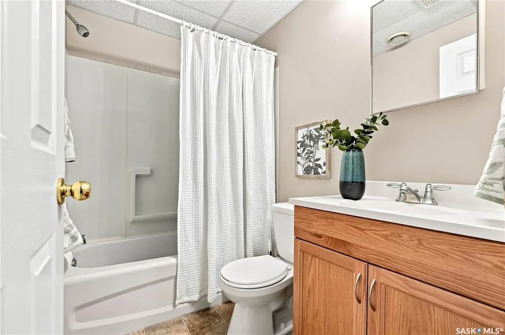 426 Rutherford Crescent Saskatoon SK S7N 4X7